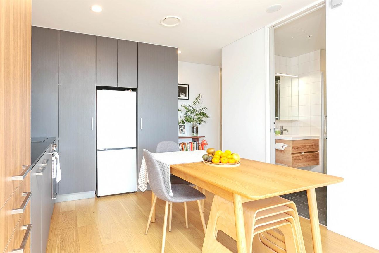Modern One Bedroom Apartment with City Views - Więcej