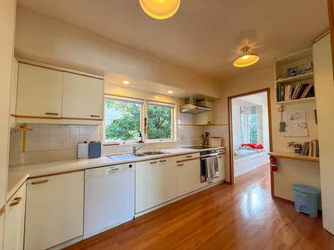 42 Pembroke Crescent, Glendowie
