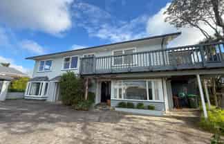 42 Pembroke Crescent, Glendowie