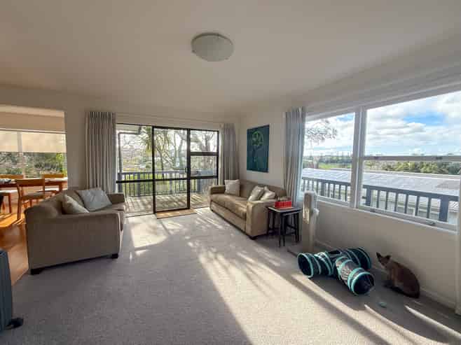 42 Pembroke Crescent, Glendowie