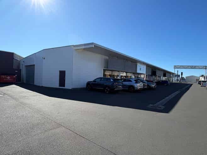 Large format Mount retail space