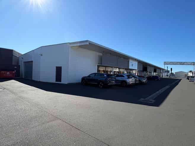 Large format Mount retail space