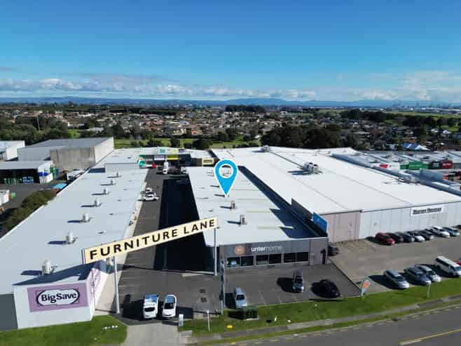 Large format Mount retail space