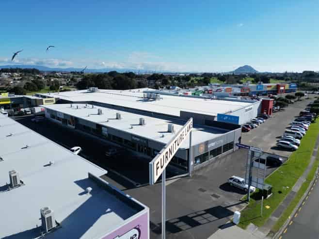 Large format Mount retail space