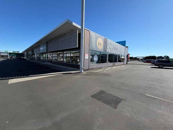 Large format Mount retail space