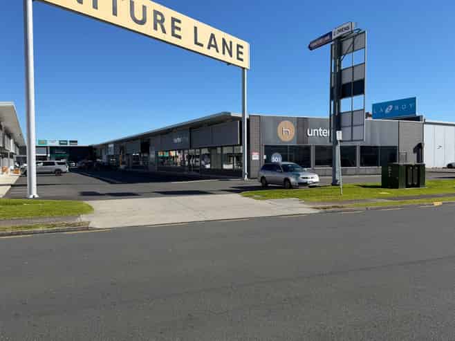 Large format Mount retail space