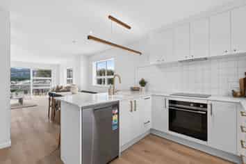 2/46 Cuba Street, Petone