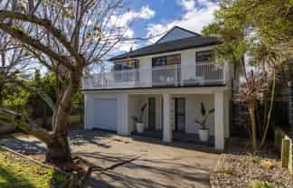 300 Rosetta Road, RAUMATI BEACH