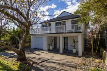 300 Rosetta Road, RAUMATI BEACH