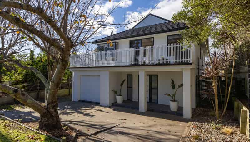 300 Rosetta Road, RAUMATI BEACH