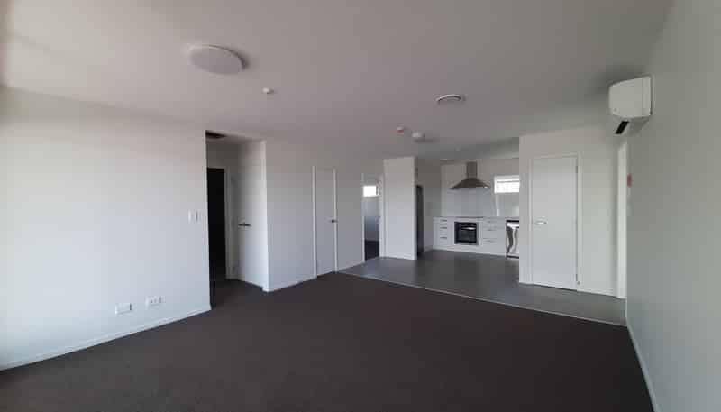 2F/4045 Great North Road, Glen Eden