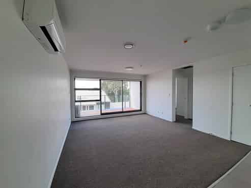2F/4045 Great North Road, Glen Eden