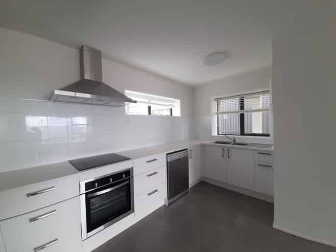 2F/4045 Great North Road, Glen Eden