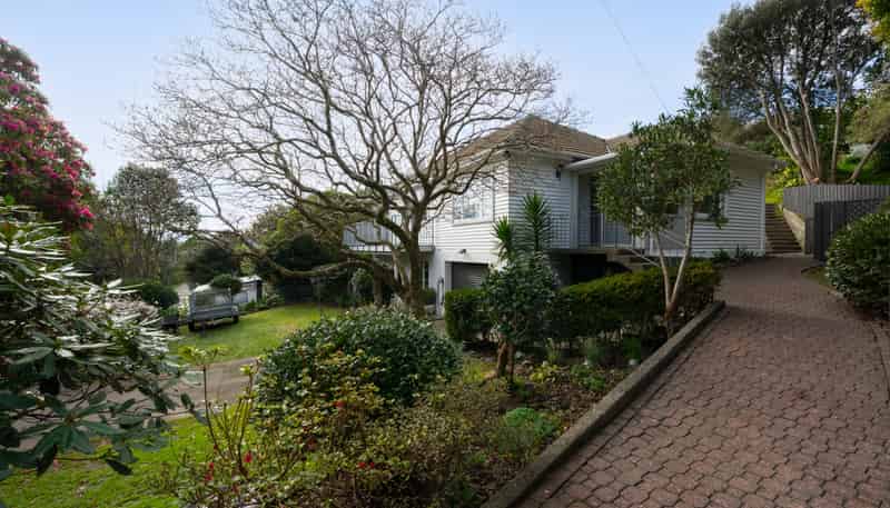 15 Ngatitoa Street, Tawa