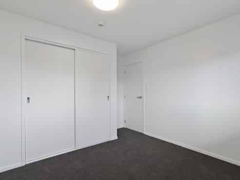 2E/4045 Great North Road, Glen Eden