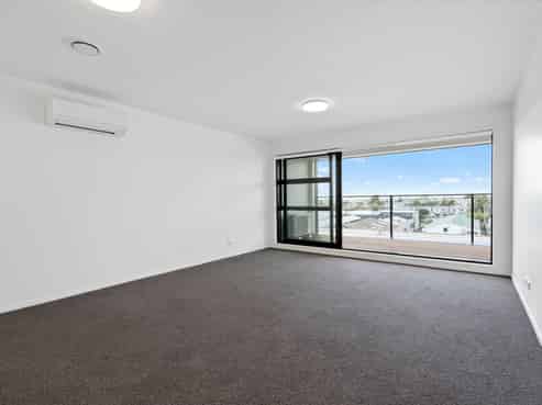 2E/4045 Great North Road, Glen Eden