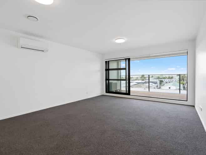 2E/4045 Great North Road, Glen Eden