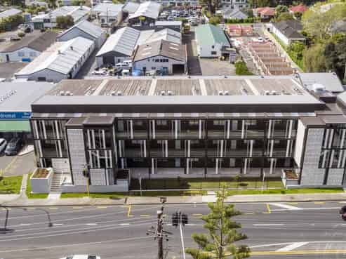 2E/4045 Great North Road, Glen Eden