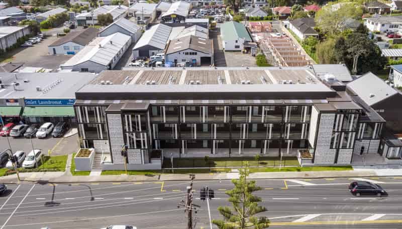 2E/4045 Great North Road, Glen Eden