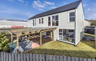 2/163 Rongotai Road, Rongotai