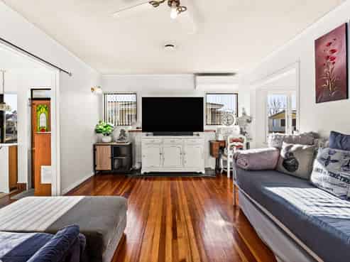 5 Laws Place, Pirimai