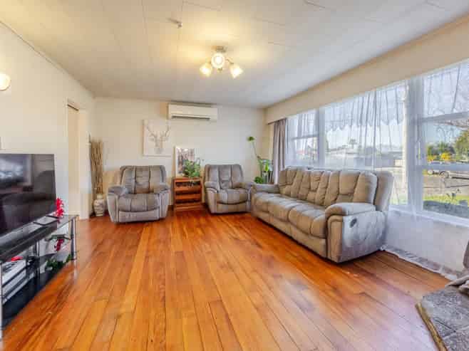 18 Howard Road, Taradale