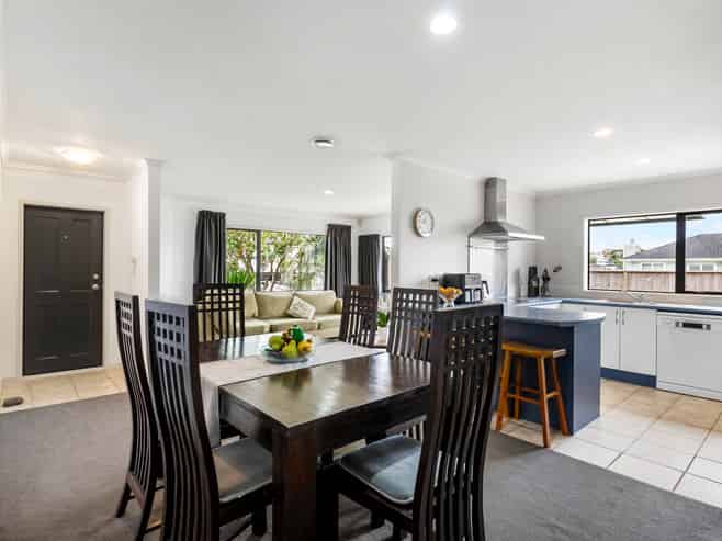7 & 7A Richard Hill Close, Fairview Heights