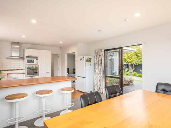 18 Lowry Avenue, Redwood