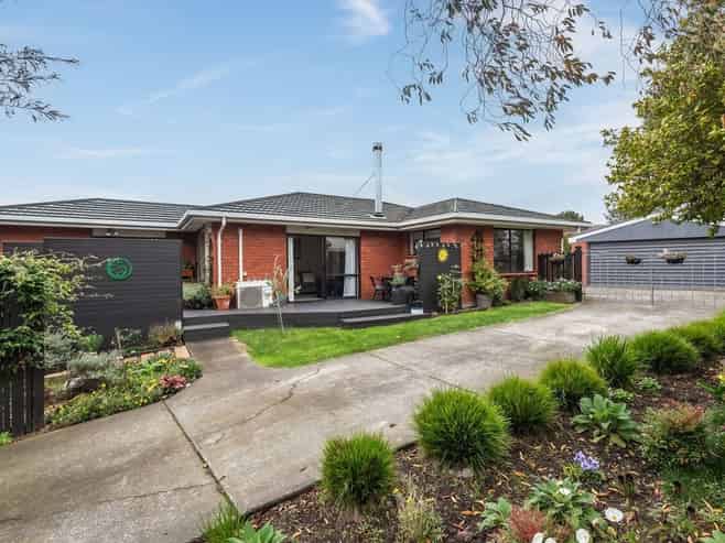 18 Lowry Avenue, Redwood
