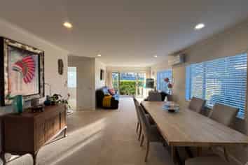 25/1 Piriti Drive, Te Atatu Peninsula