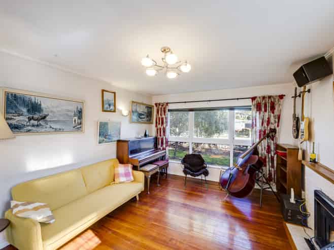 11 Downing Avenue, Pirimai