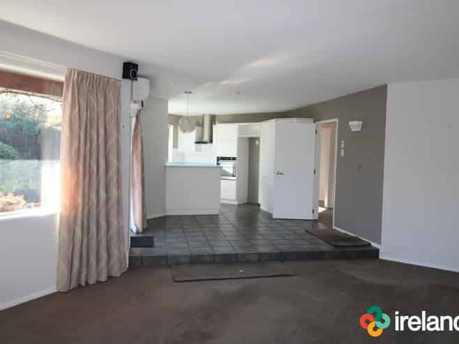 2 Canberra Place , Redwood