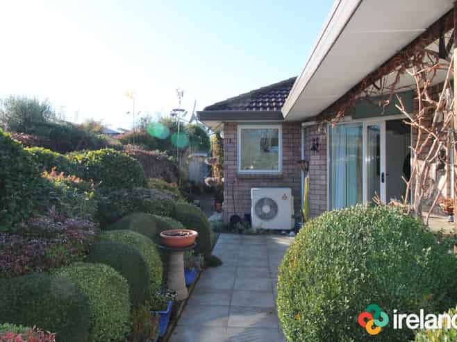 2 Canberra Place , Redwood