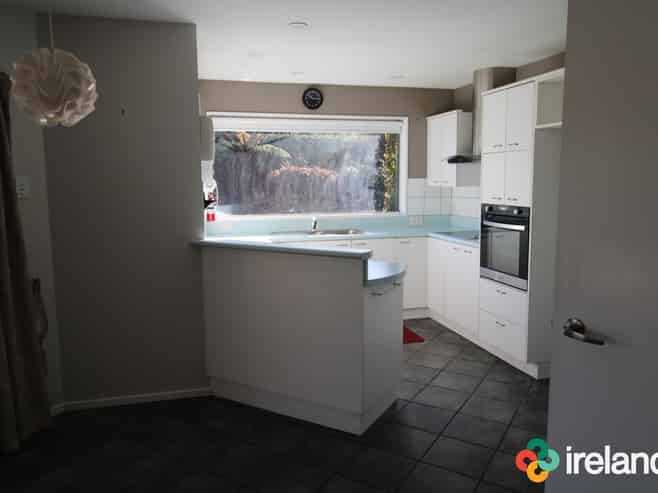 2 Canberra Place , Redwood