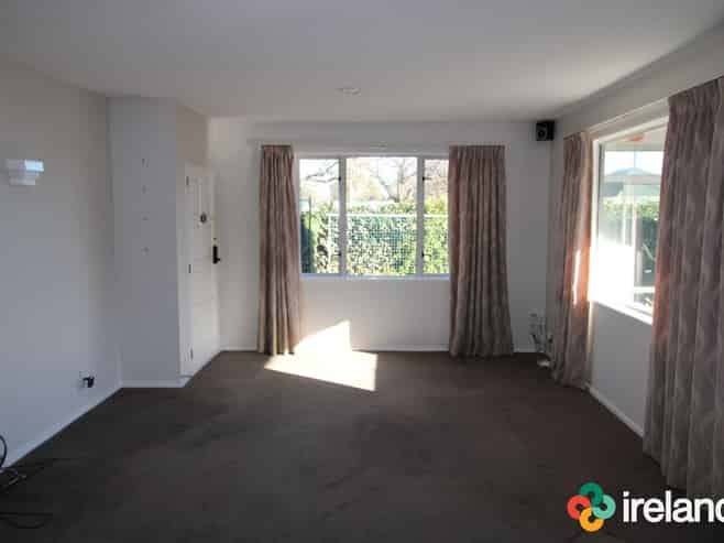 2 Canberra Place , Redwood