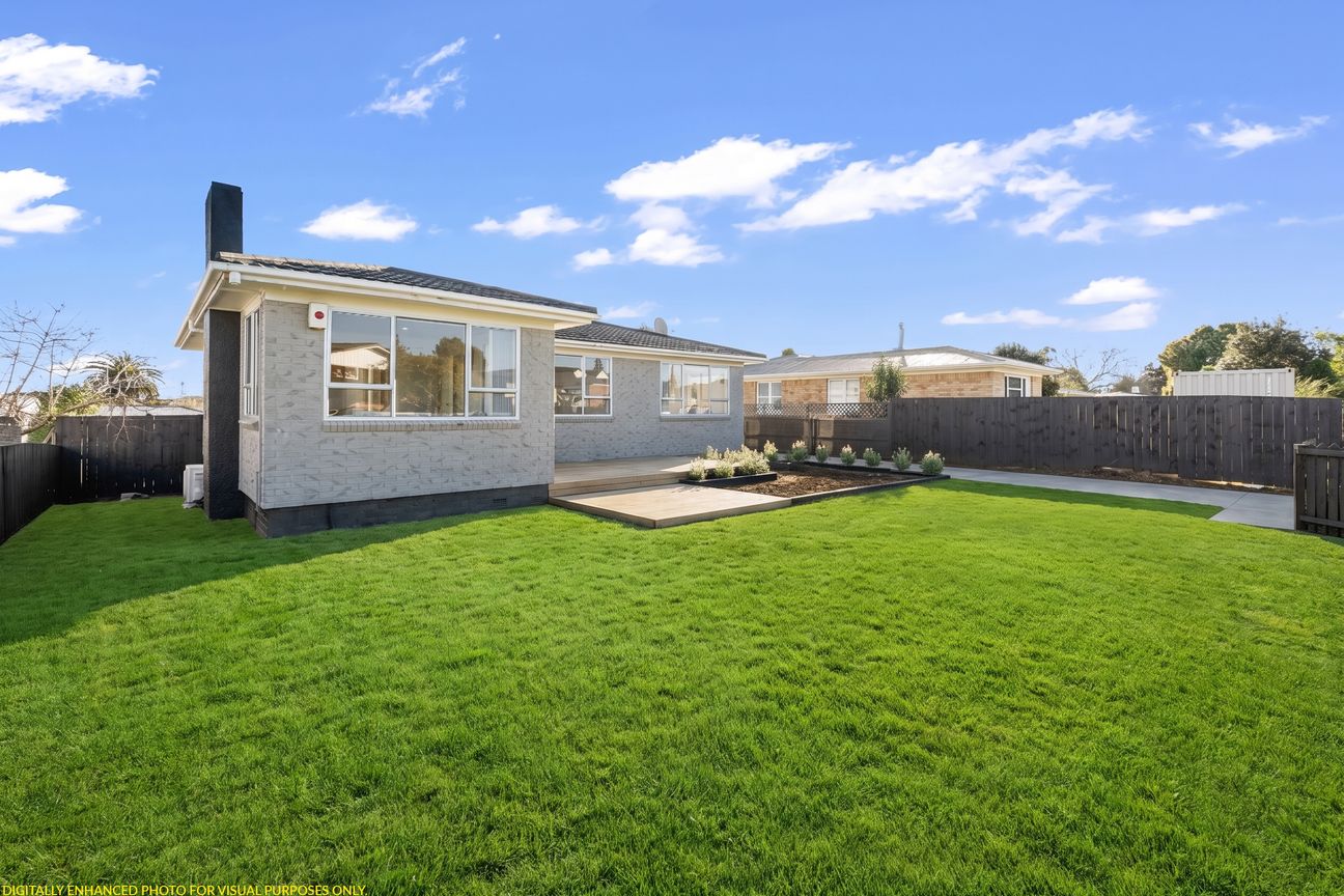 Fully Renovated Family Home with Utility Rooms - Aanzicht 2