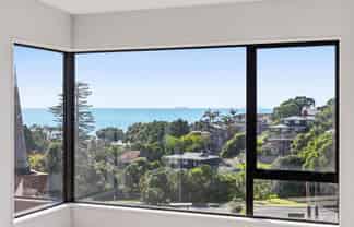 2/8 Park Rise, Campbells Bay