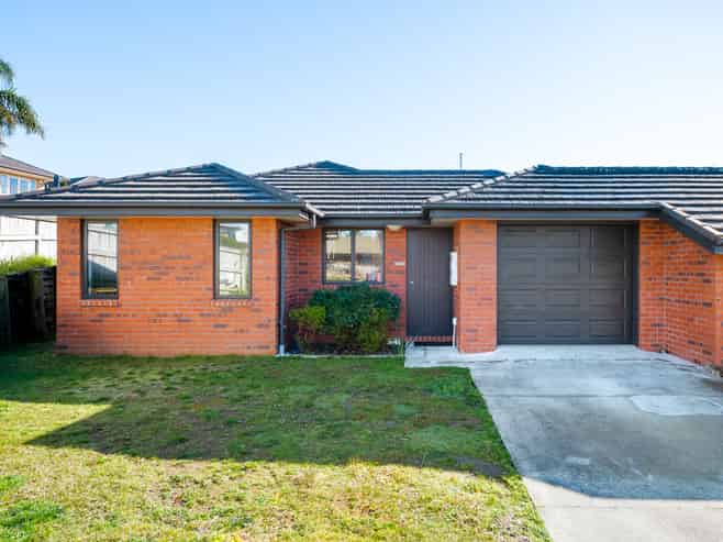 2/16 Highgrove Drive, Grandview Heights