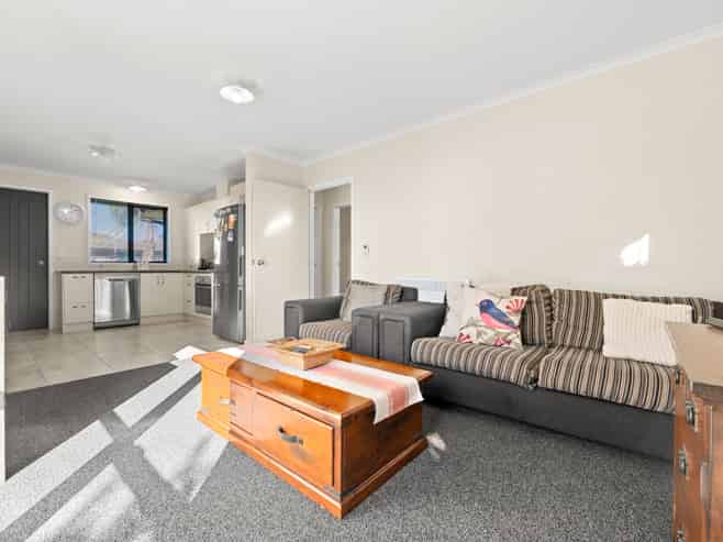 2/16 Highgrove Drive, Grandview Heights