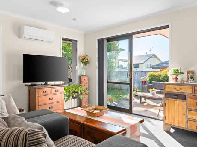 2/16 Highgrove Drive, Grandview Heights