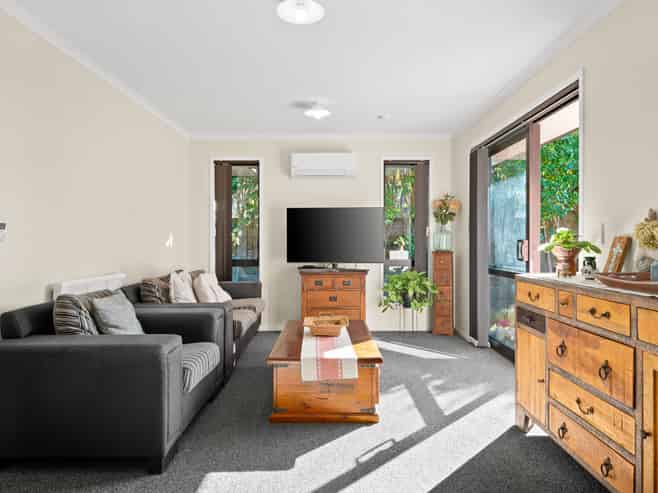 2/16 Highgrove Drive, Grandview Heights