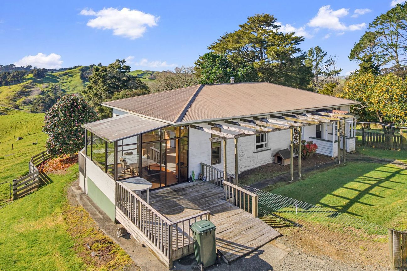 Country Charm with Productive Land - Vista 3