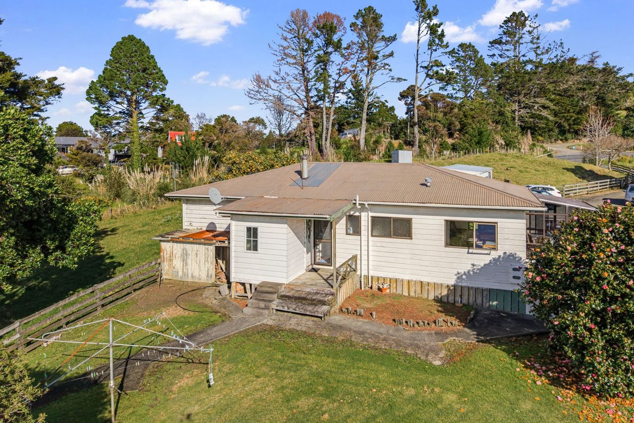 Country Charm with Productive Land - Vista 2