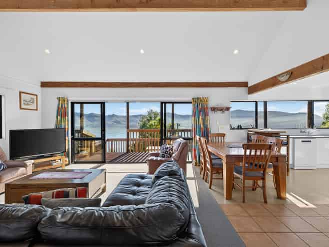 6 Doris Faigan Lane, Charteris Bay