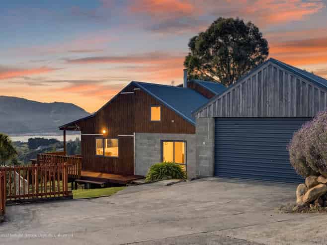 6 Doris Faigan Lane, Charteris Bay
