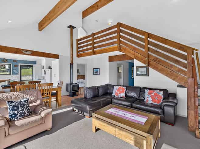 6 Doris Faigan Lane, Charteris Bay