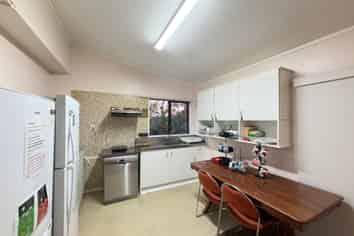869 Main Street, Roslyn