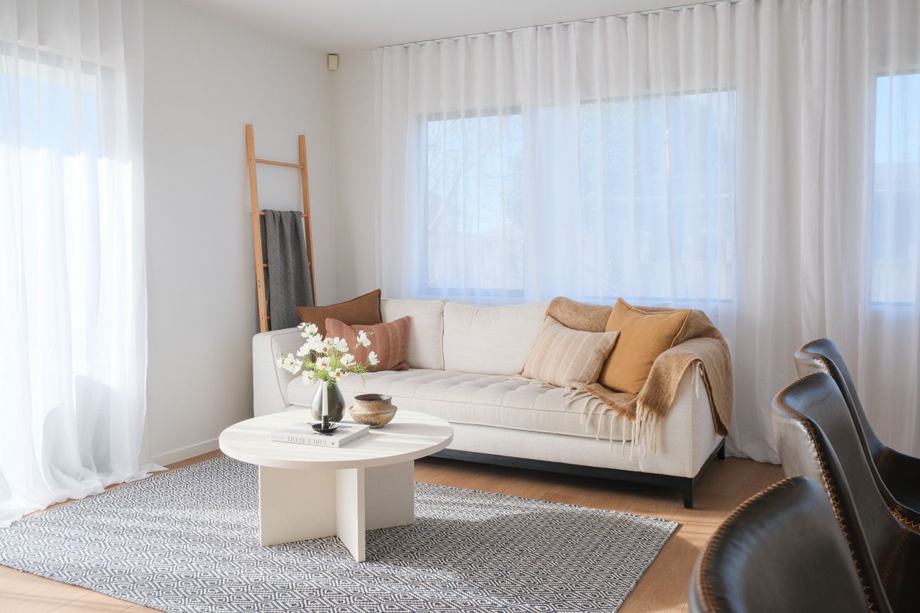 Sun-Soaked, Renovated & Ready to Enjoy - Altro