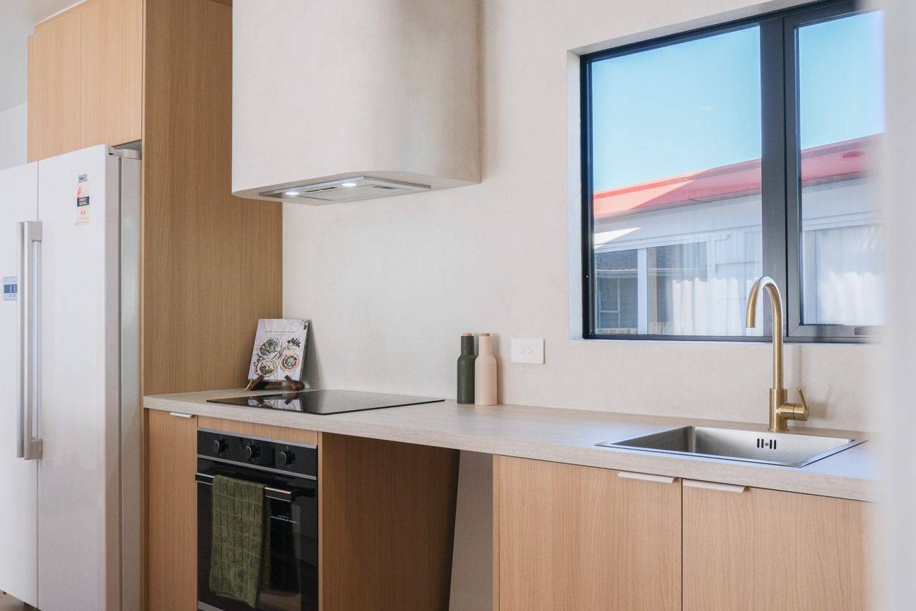 Sun-Soaked, Renovated & Ready to Enjoy - Vista 5