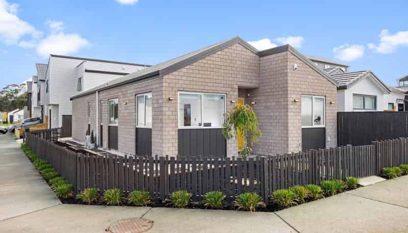 12  Houhora Street , Westgate